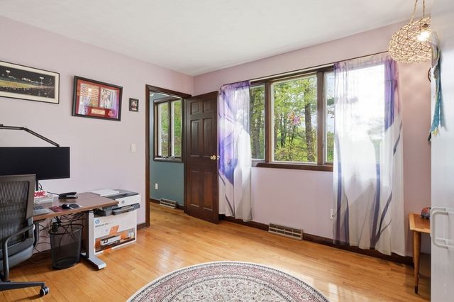 310 W Allen Ridge Rd, Springfield, MA 01118