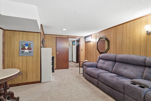 310 W Allen Ridge Rd, Springfield, MA 01118