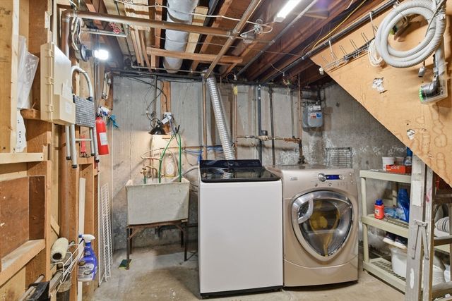 310 W Allen Ridge Rd, Springfield, MA 01118