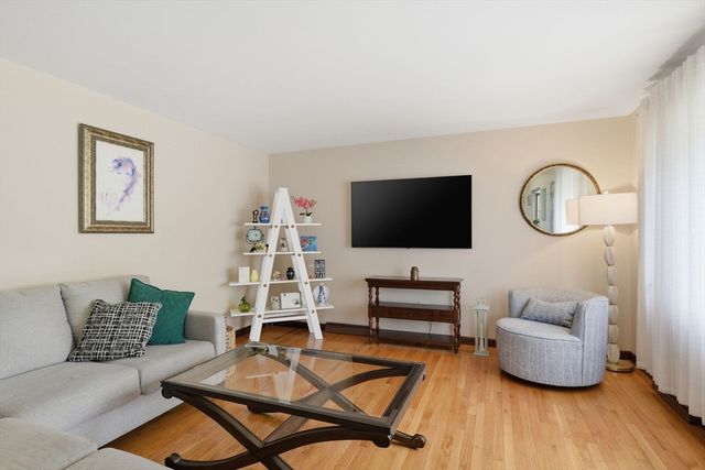 310 W Allen Ridge Rd, Springfield, MA 01118