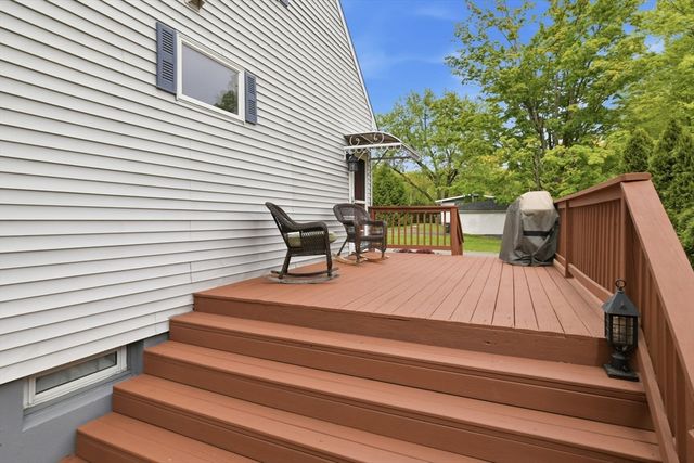 310 W Allen Ridge Rd, Springfield, MA 01118