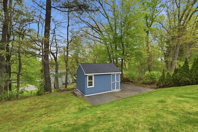 310 W Allen Ridge Rd, Springfield, MA 01118