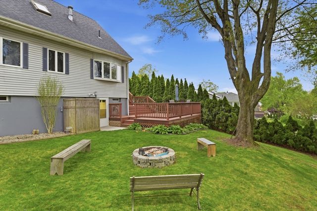 310 W Allen Ridge Rd, Springfield, MA 01118
