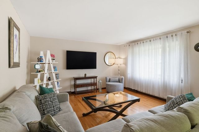 310 W Allen Ridge Rd, Springfield, MA 01118