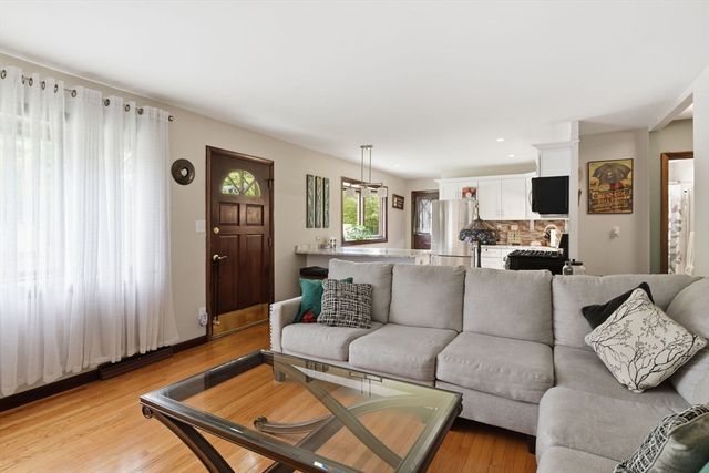 310 W Allen Ridge Rd, Springfield, MA 01118