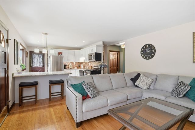 310 W Allen Ridge Rd, Springfield, MA 01118
