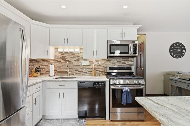 310 W Allen Ridge Rd, Springfield, MA 01118