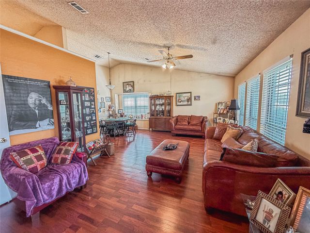 333 S Cannady Drive, Cedar Hill, TX 75104