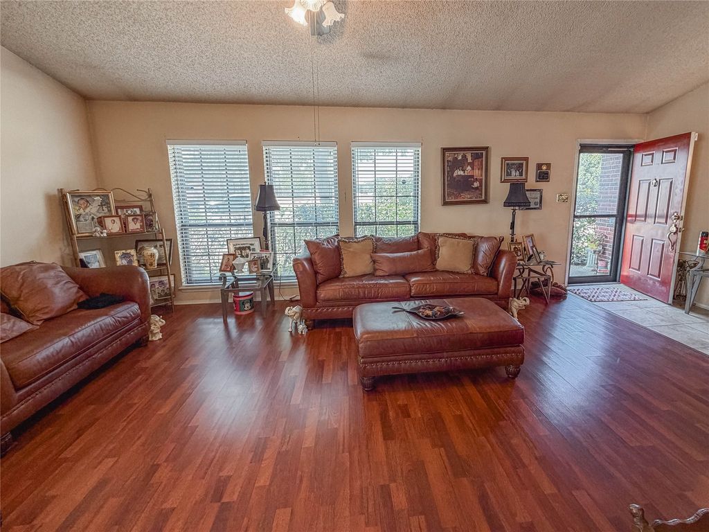 333 S Cannady Drive, Cedar Hill, TX 75104 — photo 3