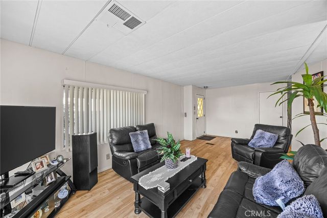 23301 Ridge Route Drive 109, Laguna Hills, CA 92653