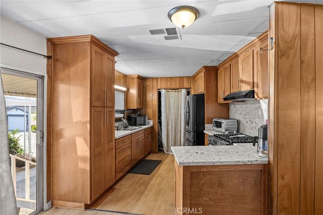 23301 Ridge Route Drive 109, Laguna Hills, CA 92653
