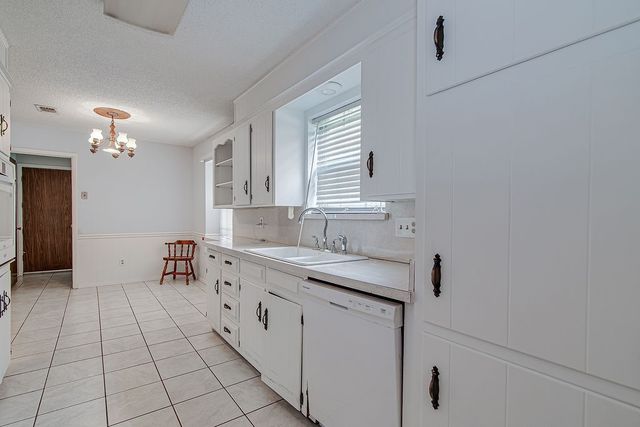 4053 Glenbrook Drive, Arlington, TX 76015