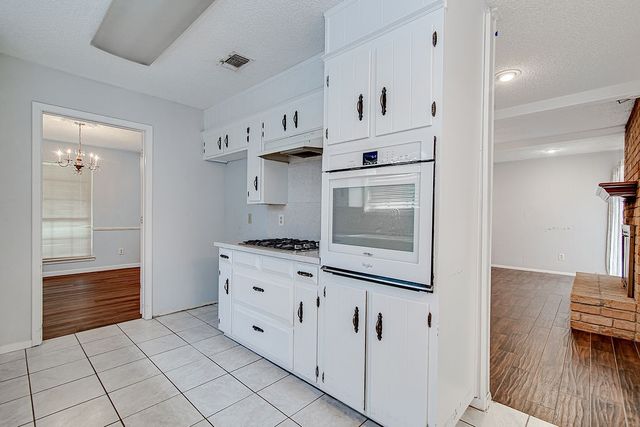 4053 Glenbrook Drive, Arlington, TX 76015