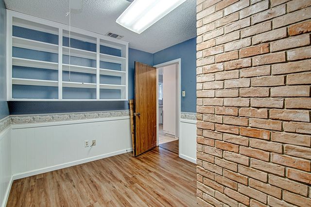 4053 Glenbrook Drive, Arlington, TX 76015