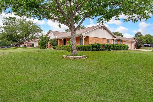 4053 Glenbrook Drive, Arlington, TX 76015