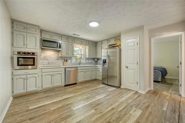 11 Parkmont Drive, Roswell, GA 30076