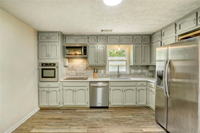 11 Parkmont Drive, Roswell, GA 30076