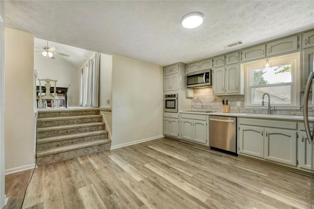 11 Parkmont Drive, Roswell, GA 30076