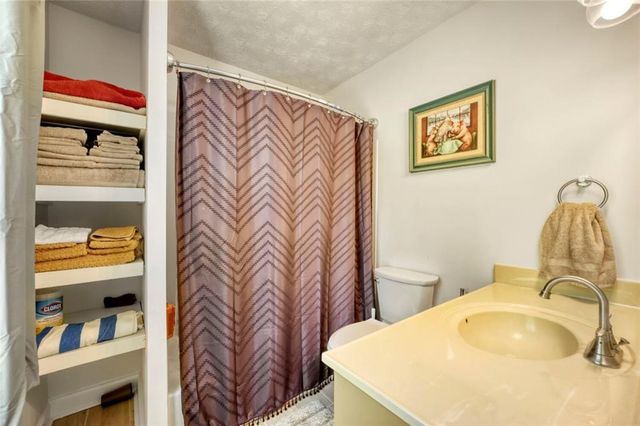 11 Parkmont Drive, Roswell, GA 30076