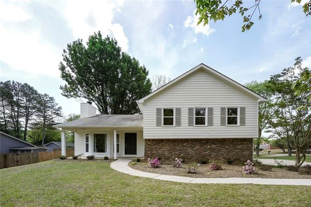 11 Parkmont Drive, Roswell, GA 30076