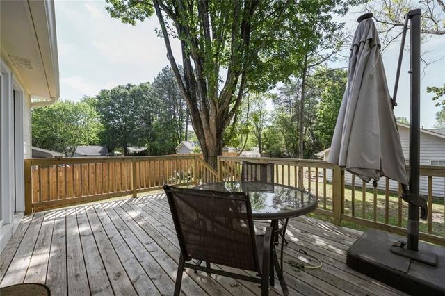 11 Parkmont Drive, Roswell, GA 30076