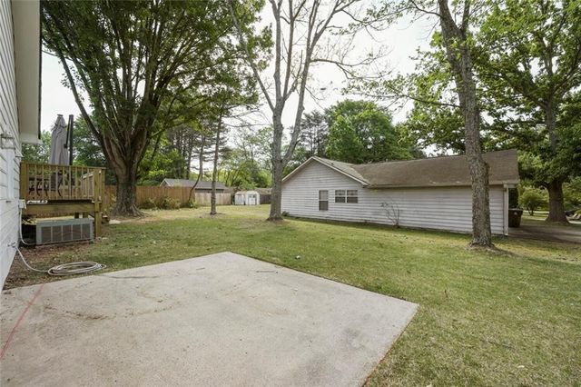 11 Parkmont Drive, Roswell, GA 30076