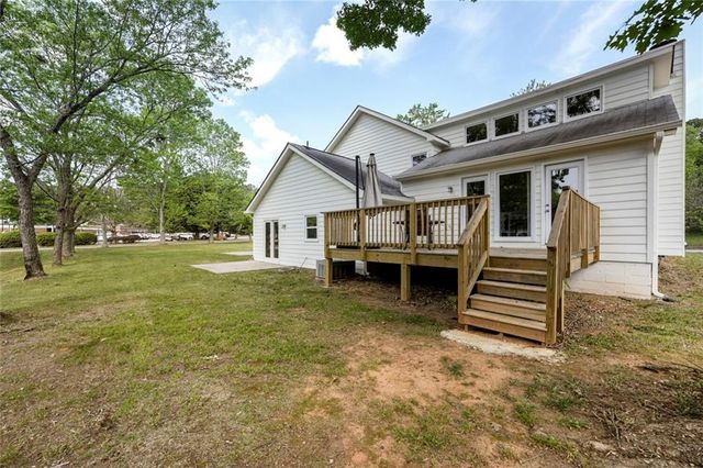 11 Parkmont Drive, Roswell, GA 30076