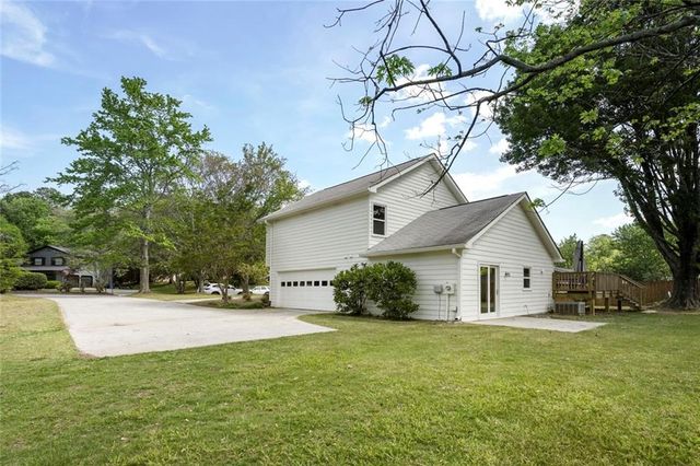 11 Parkmont Drive, Roswell, GA 30076