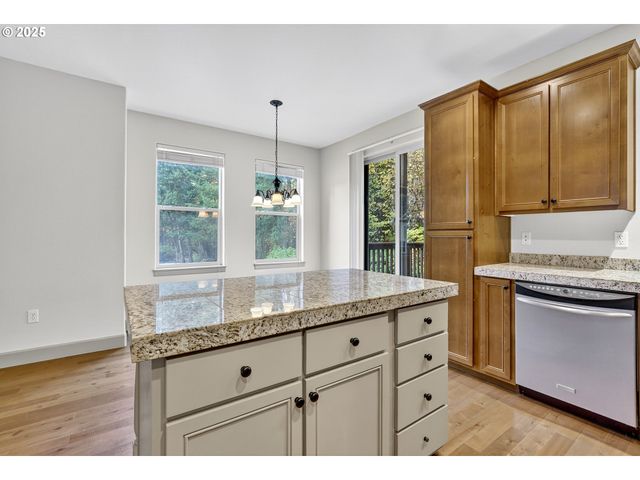 2052 Ne 49TH Way 4-H, Hillsboro, OR 97124