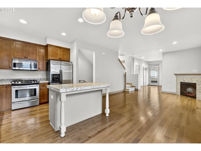 2052 Ne 49TH Way 4-H, Hillsboro, OR 97124