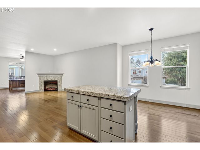 2052 Ne 49TH Way 4-H, Hillsboro, OR 97124