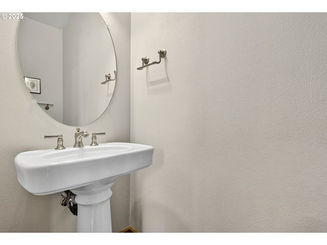 2052 Ne 49TH Way 4-H, Hillsboro, OR 97124