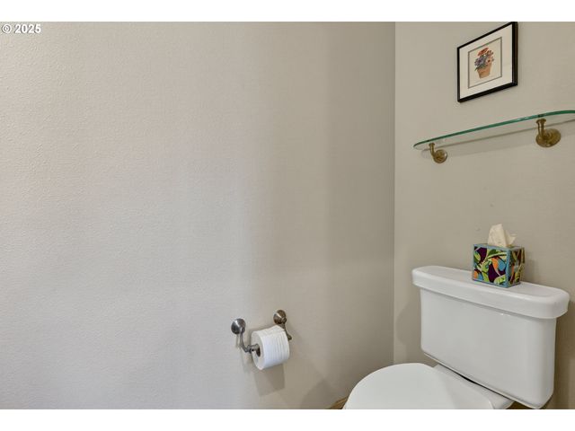 2052 Ne 49TH Way 4-H, Hillsboro, OR 97124