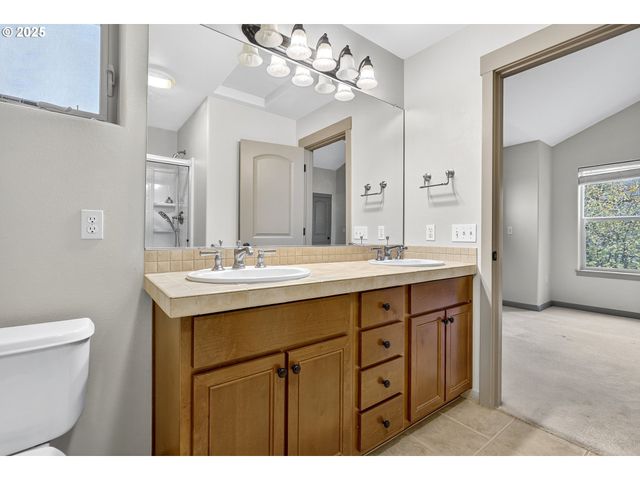 2052 Ne 49TH Way 4-H, Hillsboro, OR 97124