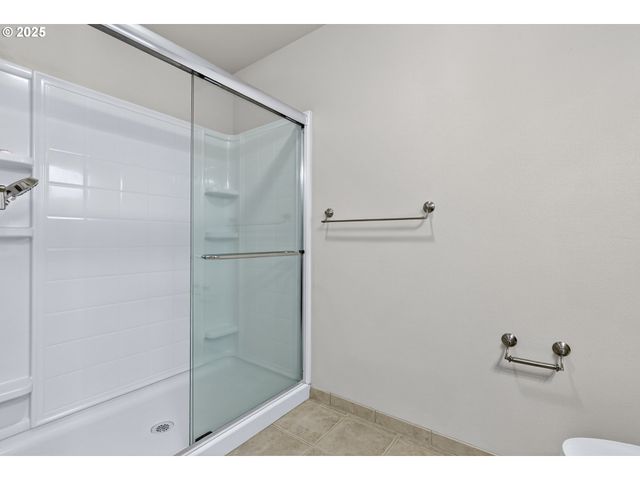 2052 Ne 49TH Way 4-H, Hillsboro, OR 97124