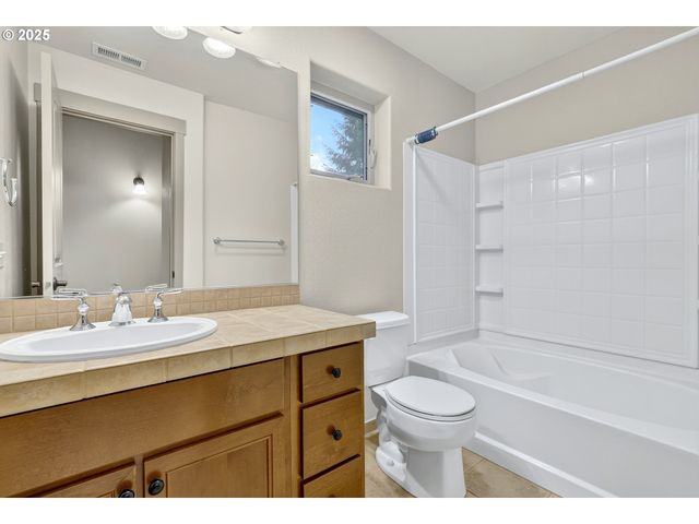 2052 Ne 49TH Way 4-H, Hillsboro, OR 97124