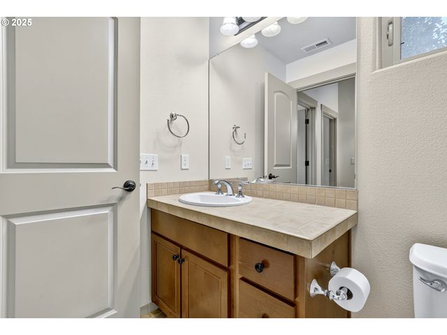 2052 Ne 49TH Way 4-H, Hillsboro, OR 97124