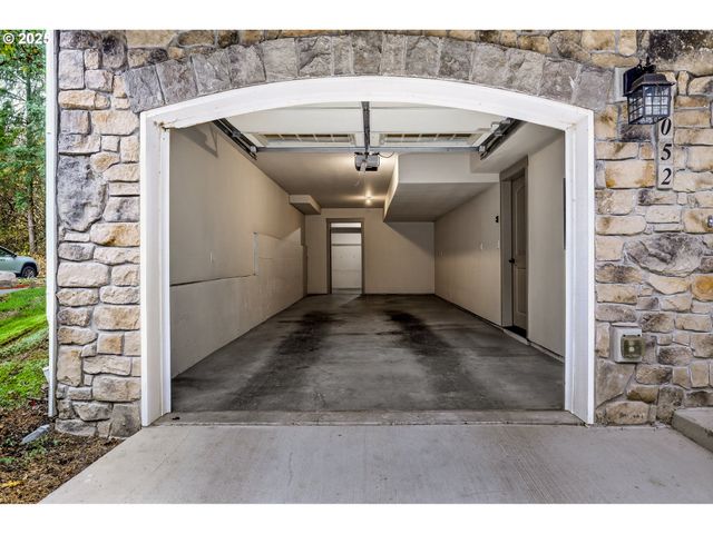 2052 Ne 49TH Way 4-H, Hillsboro, OR 97124