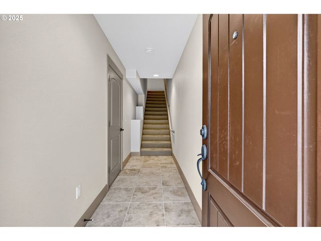 2052 Ne 49TH Way 4-H, Hillsboro, OR 97124