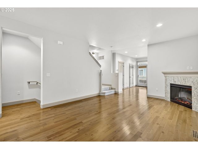 2052 Ne 49TH Way 4-H, Hillsboro, OR 97124