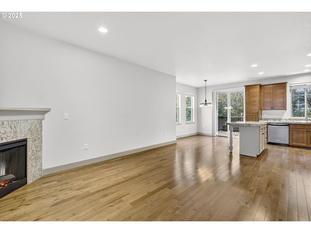 2052 Ne 49TH Way 4-H, Hillsboro, OR 97124