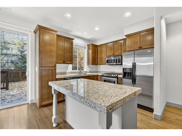 2052 Ne 49TH Way 4-H, Hillsboro, OR 97124