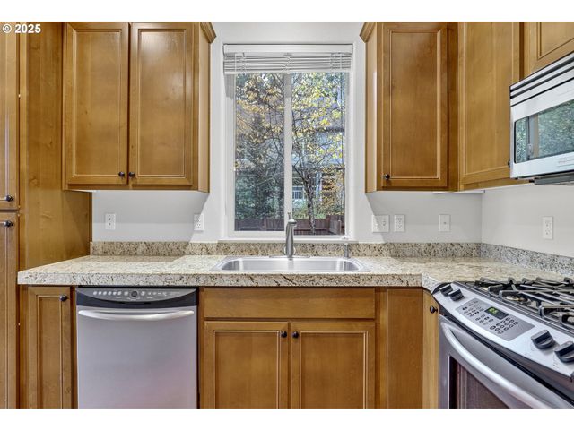 2052 Ne 49TH Way 4-H, Hillsboro, OR 97124