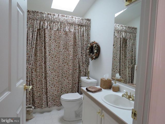 404 THRUSH CT E, New Hope, PA 18938