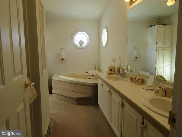 404 THRUSH CT E, New Hope, PA 18938