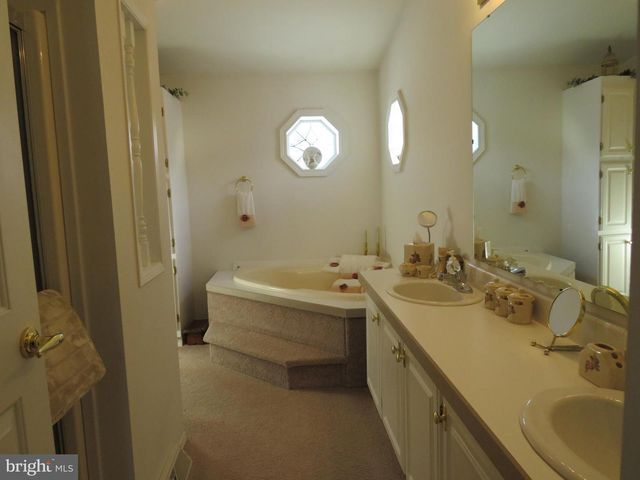 404 THRUSH CT E, New Hope, PA 18938