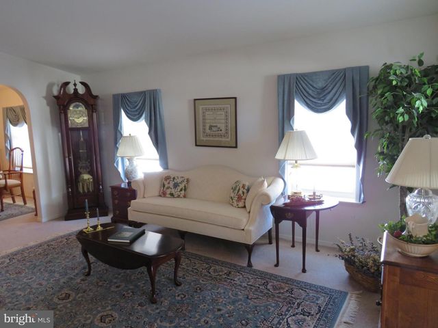 404 THRUSH CT E, New Hope, PA 18938