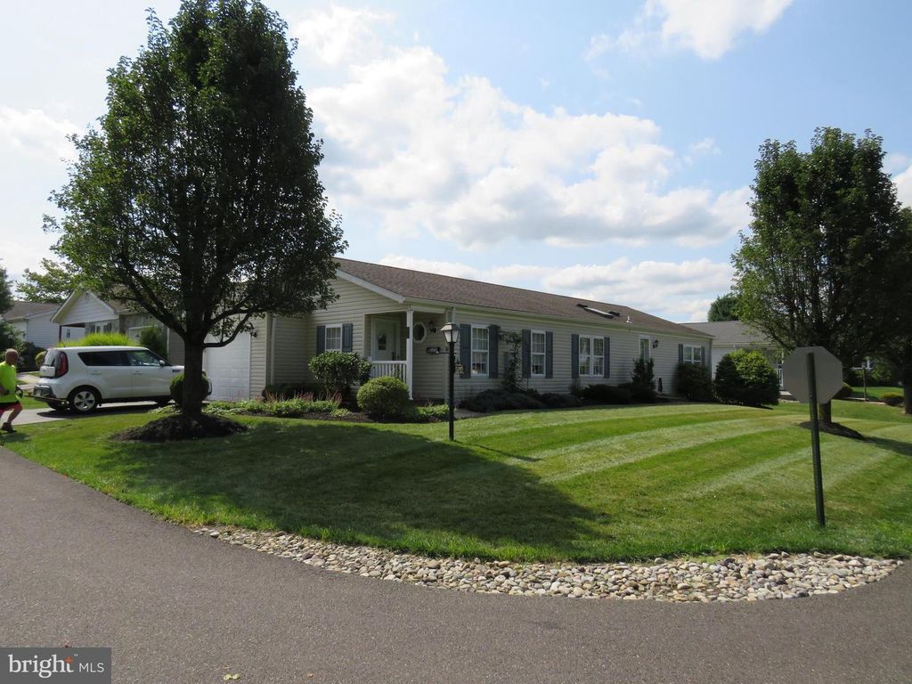 404 THRUSH CT E, New Hope, PA 18938