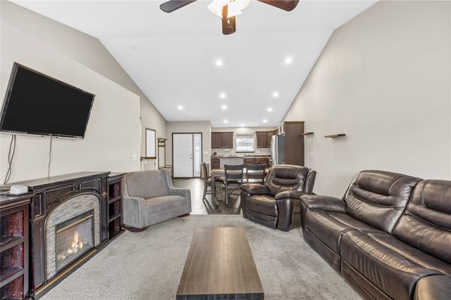 3098 Sherwood Drive, Marion, IA 52302