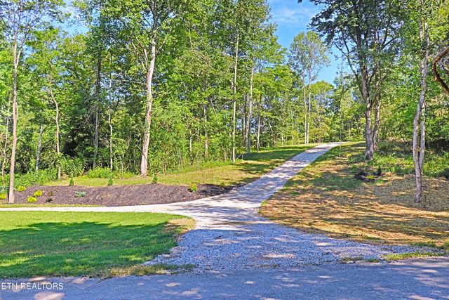 1700 Bluff Rd, Harriman, TN 37748